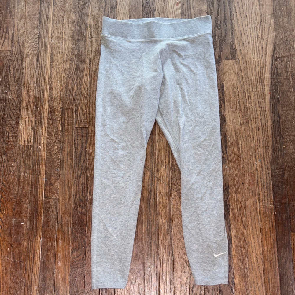 NWOT Women Nike Leggings size small